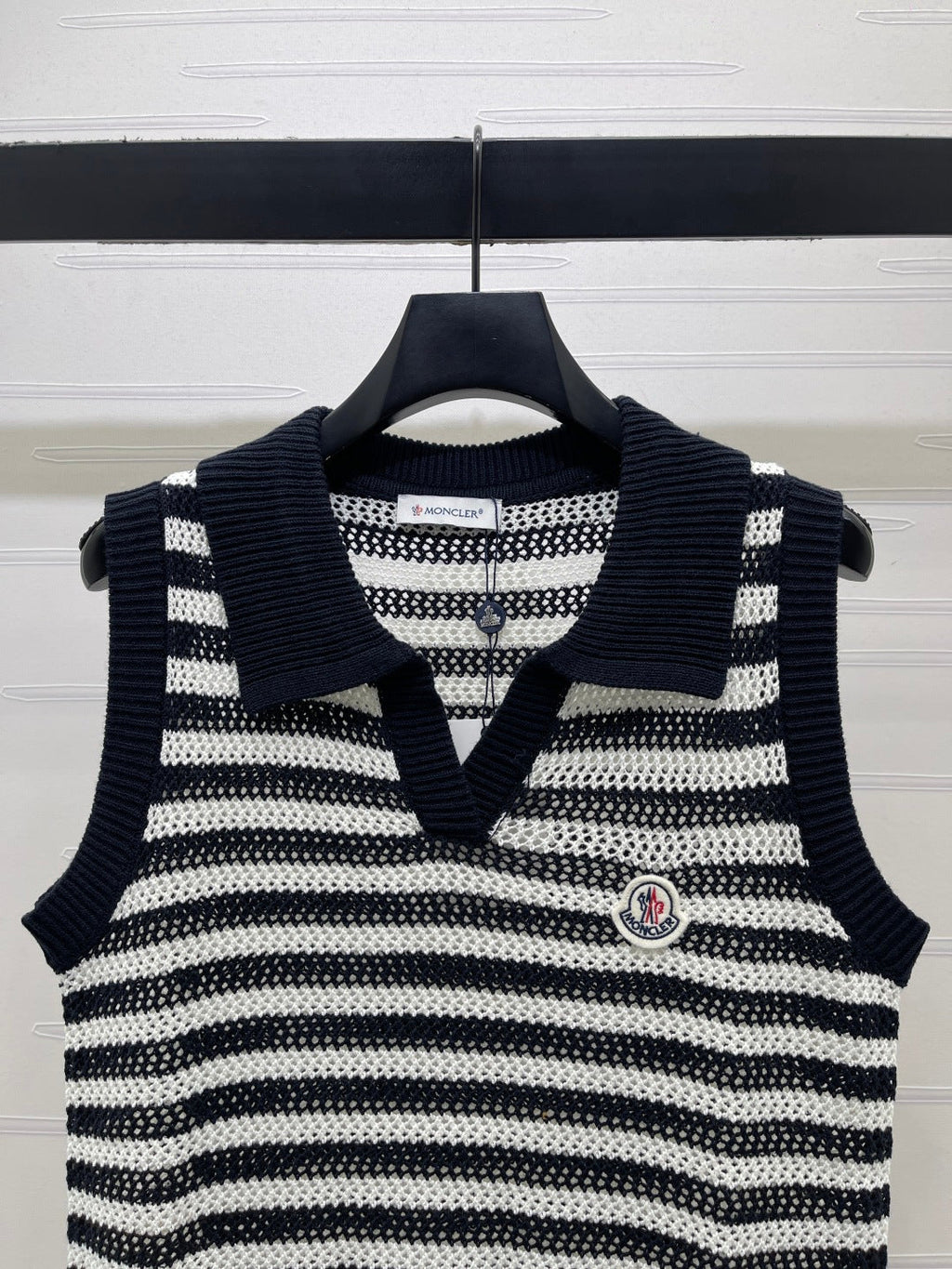 MONCLER 26S SLEEVELESS STRIPED KNIT POLO TOP 675