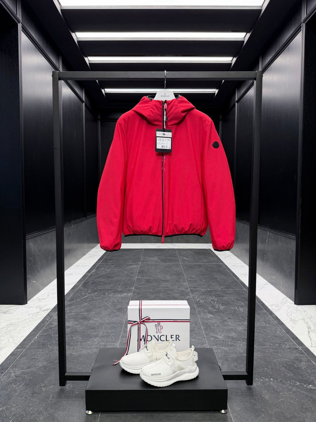 MONCLER 25S SHORT HOODED DOWN JACKET 248