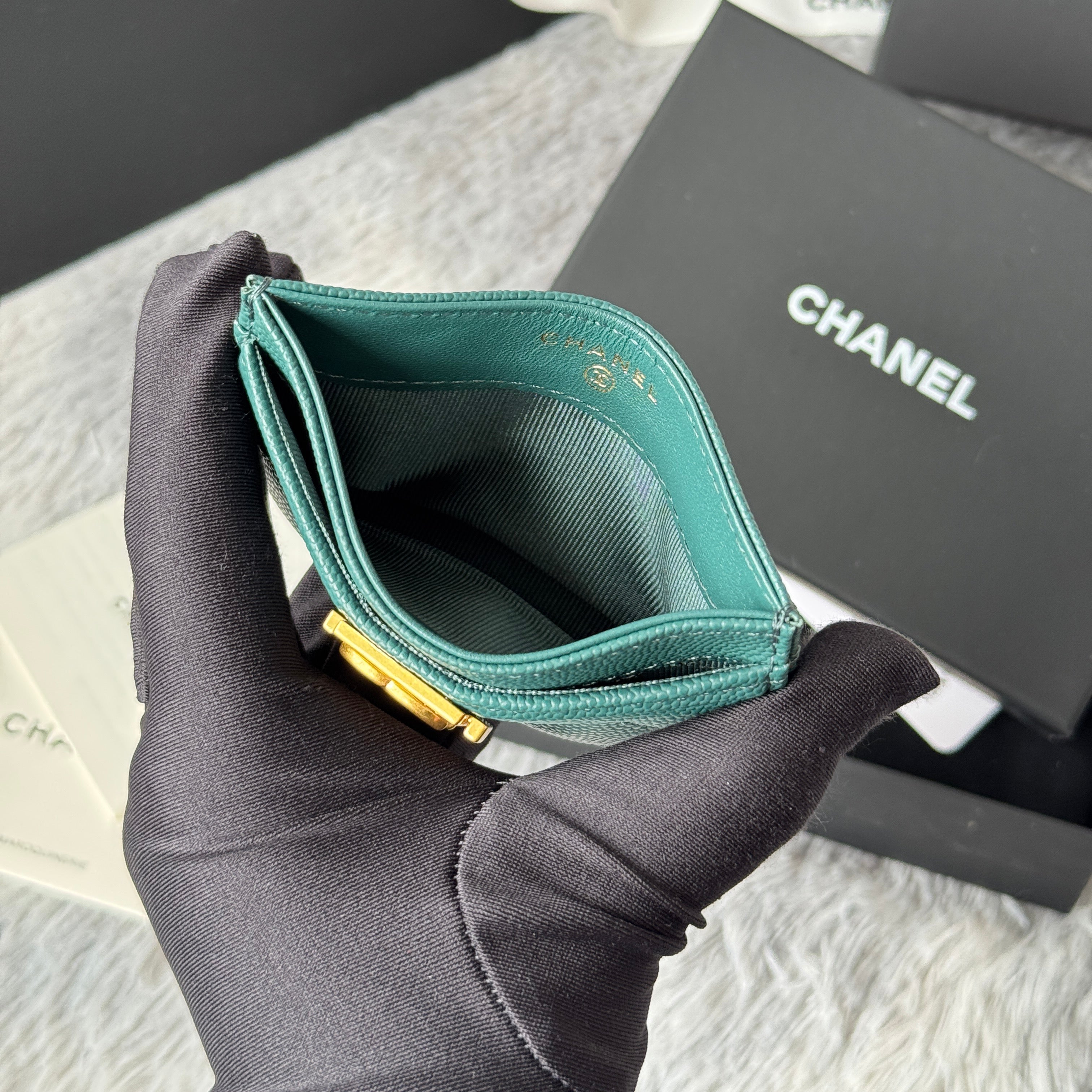 LEBOY CARD HOLDER 11 IN SHADOW GREEN GRAINED CALFSKIN GOLD-TONE HARDWARE