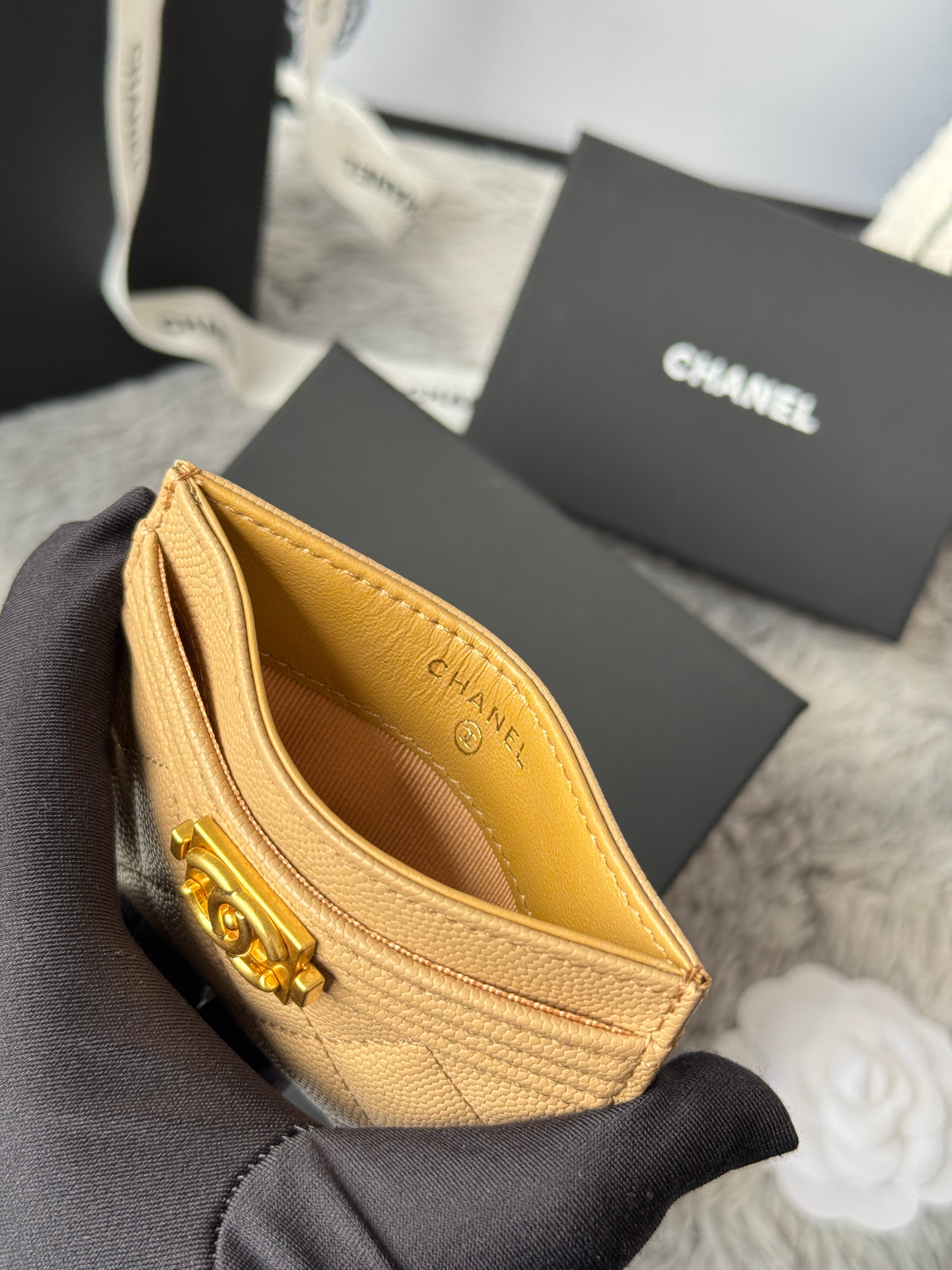 LEBOY CARD HOLDER 11 IN CALICO BROWN GRAINED CALFSKIN GOLD-TONE HARDWARE