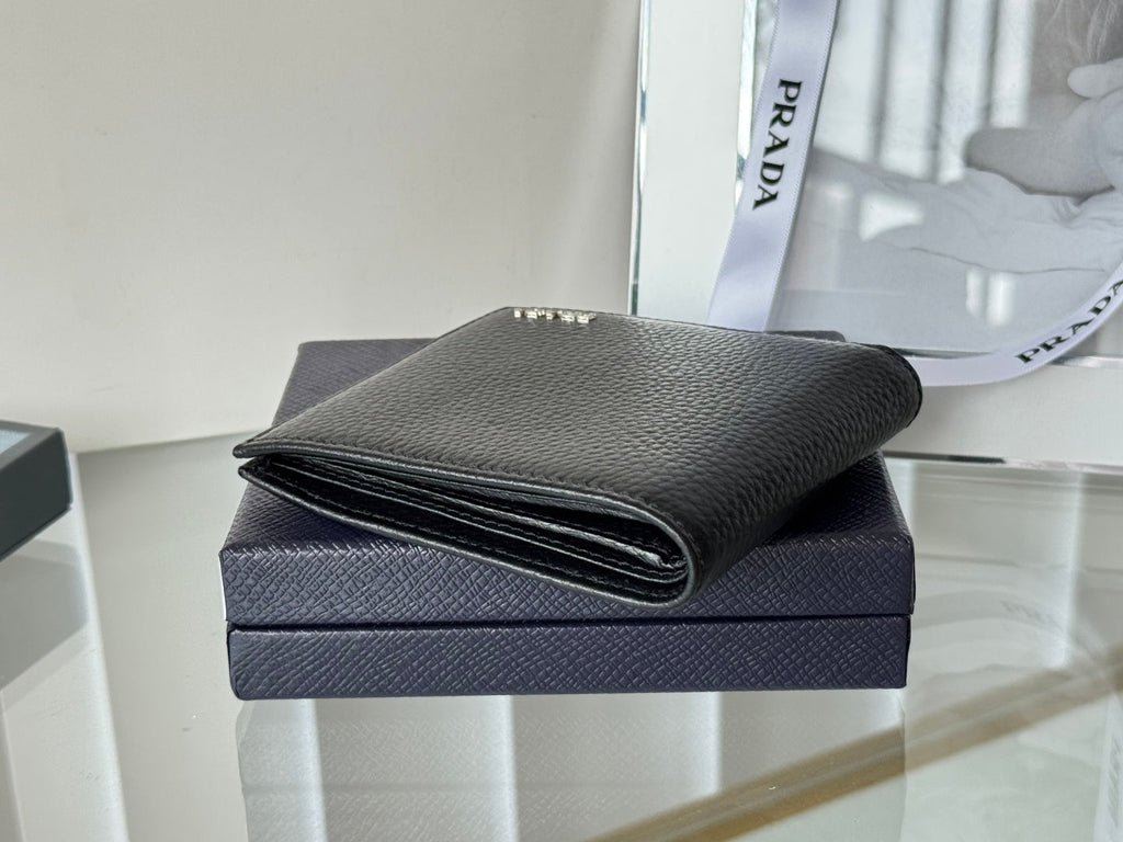 PRADA 26S BIFOLD WALLET 11 IN BLACK CALFSKIN