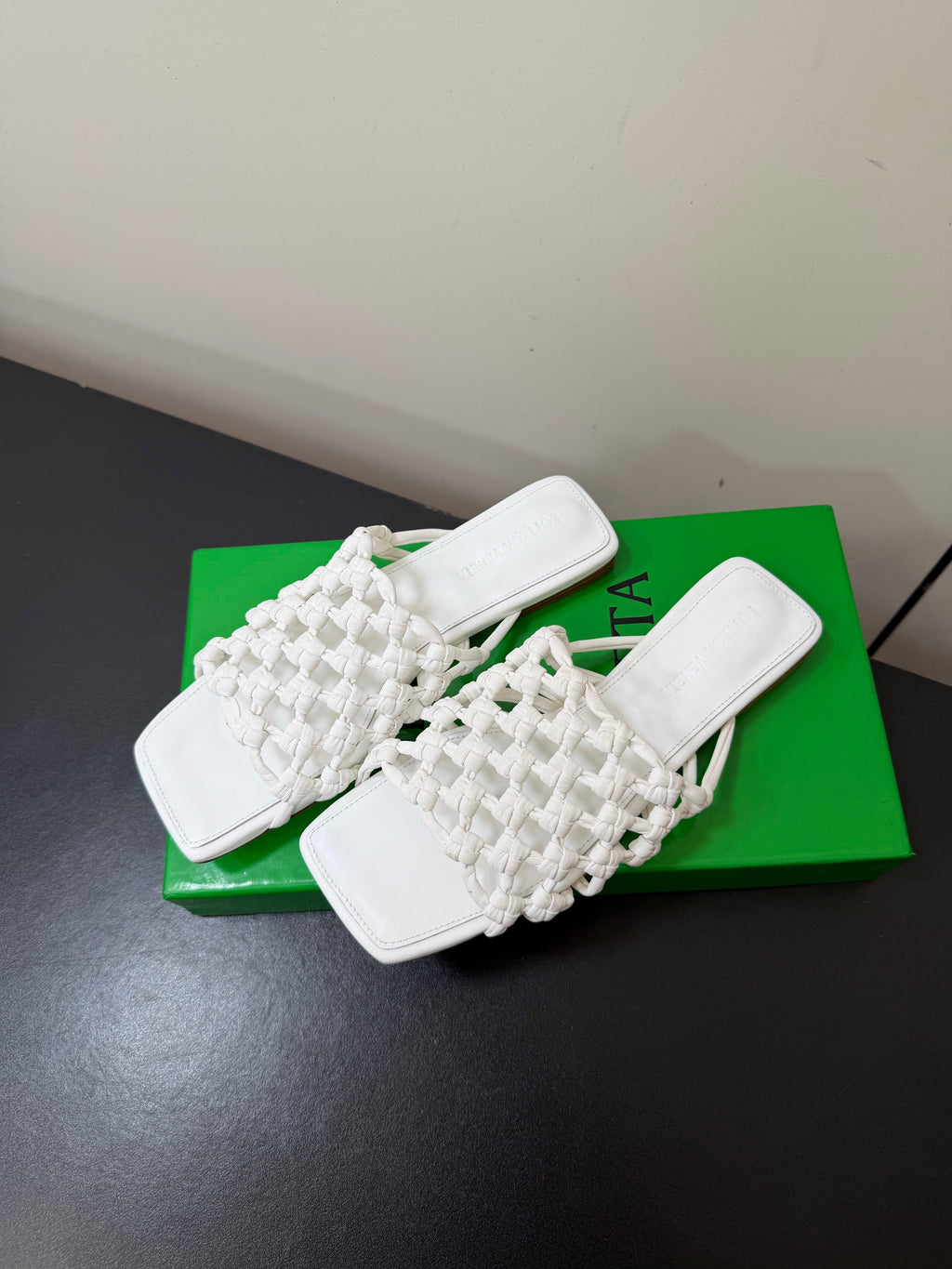 BOTTEGA VENETA 26S WOVEN STRAP SANDALS IN WHITE LAMBSKIN