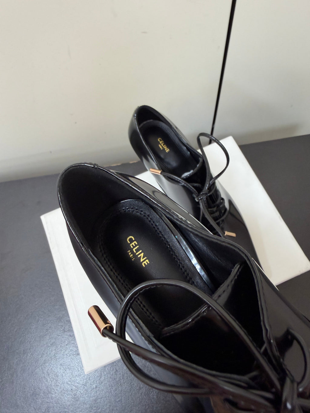 CELINE 26S LACE UP POINTED TOE PUMPS IN BLACK PATENT CALFSKIN