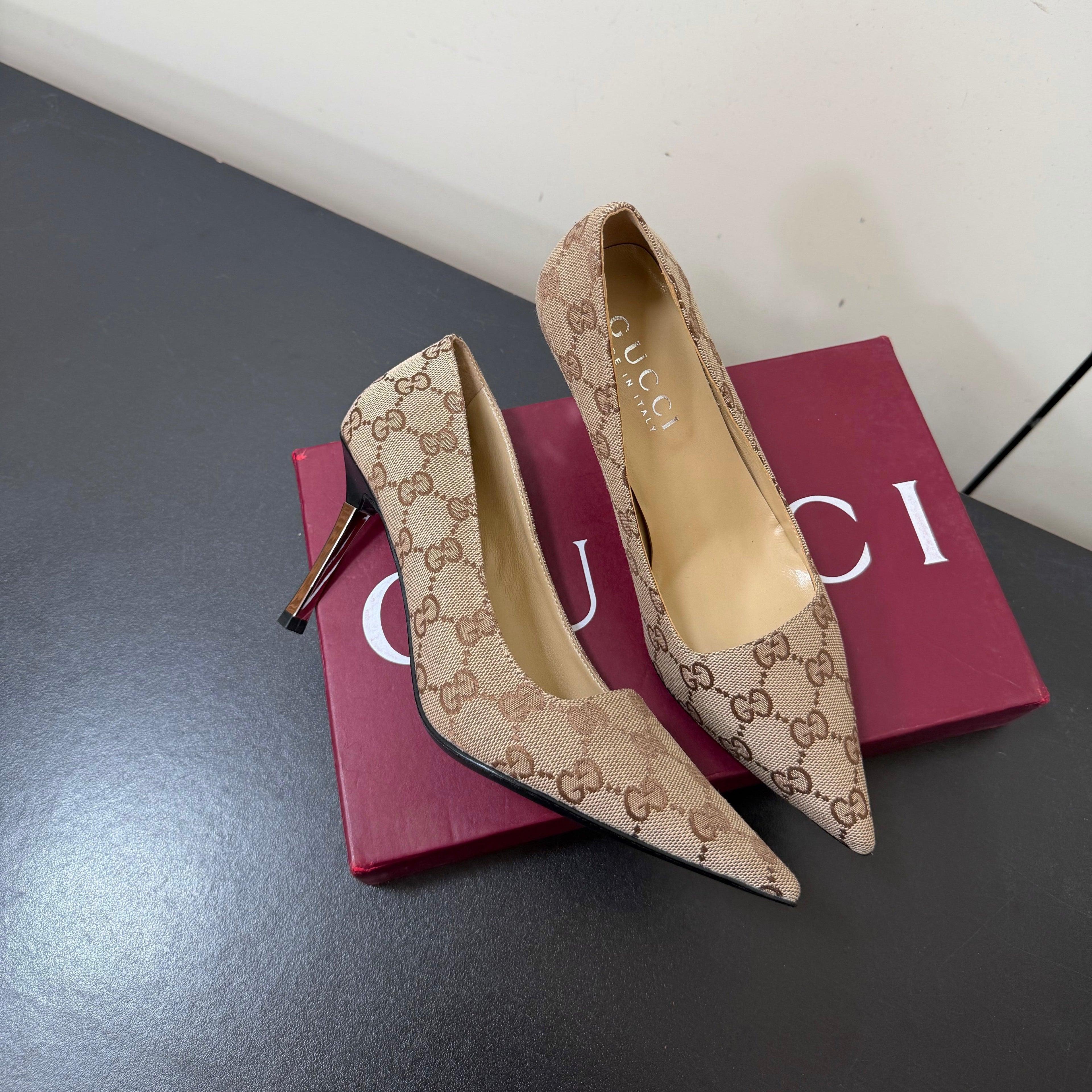 GUCCI 26S POINTED TOE PUMPS 85MM IN BEIGE BROWN CANVAS GG MONOGRAM