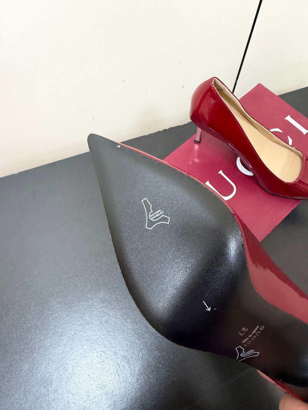 GUCCI 26S POINTED TOE PUMPS 85MM IN BURGUNDY RED PATENT CALFSKIN