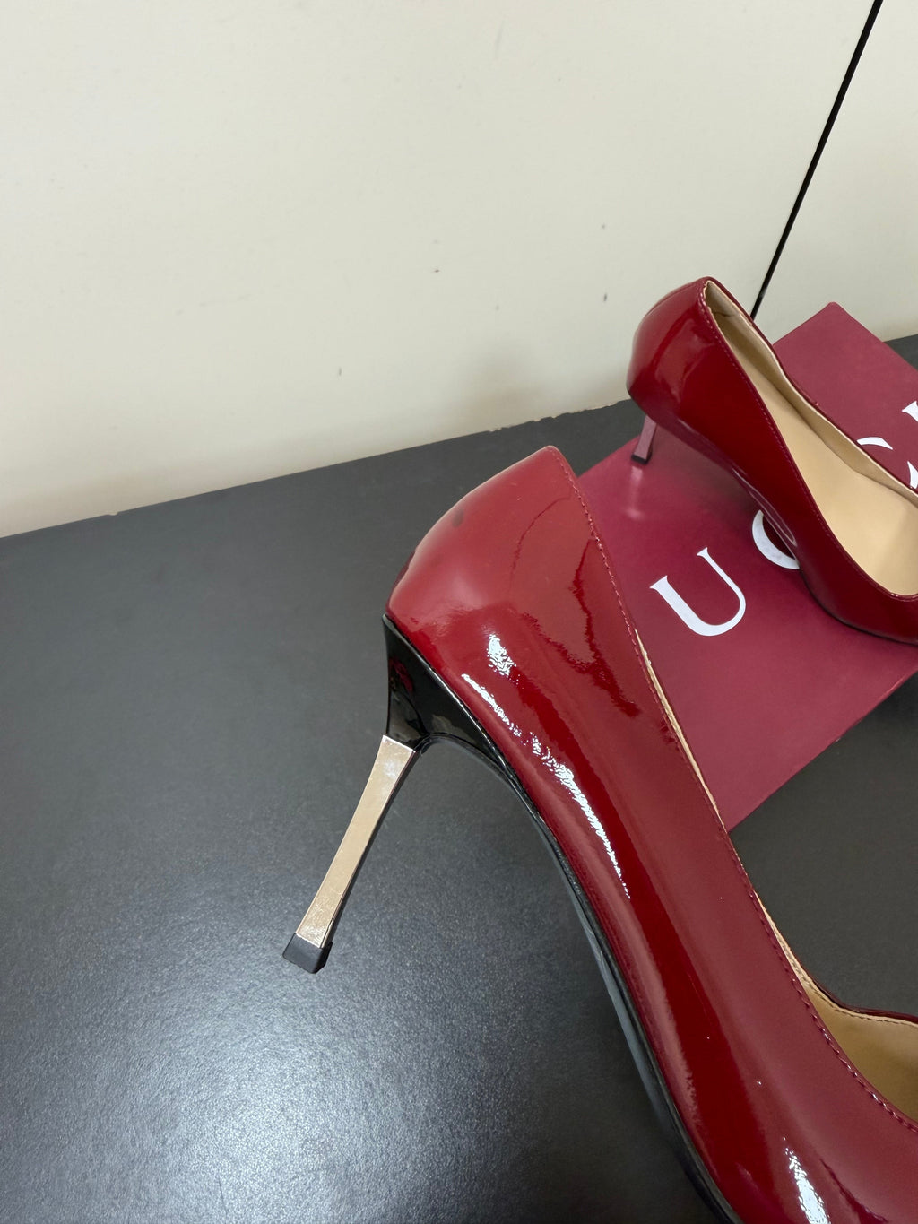 GUCCI 26S POINTED TOE PUMPS 85MM IN BURGUNDY RED PATENT CALFSKIN