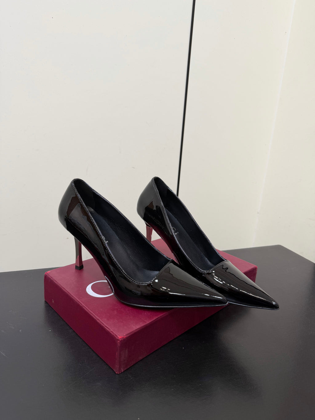 GUCCI 26S POINTED TOE PUMPS 85MM IN BLACK PATENT CALFSKIN