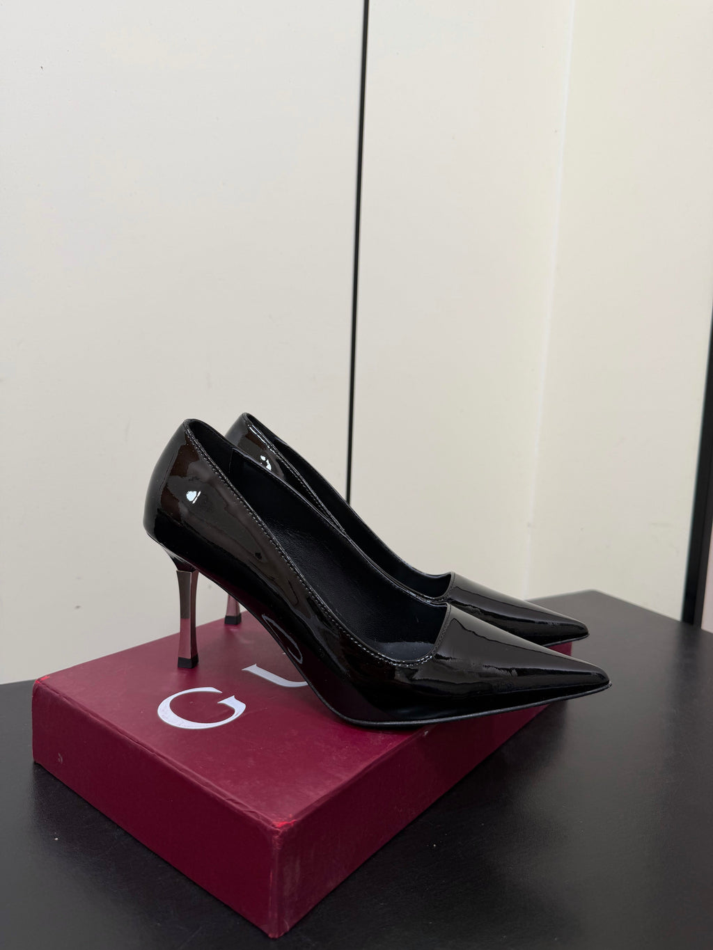GUCCI 26S POINTED TOE PUMPS 85MM IN BLACK PATENT CALFSKIN