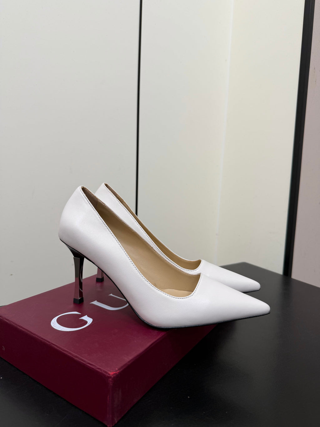 GUCCI 26S POINTED TOE PUMPS 85MM IN WHITE CALFSKIN