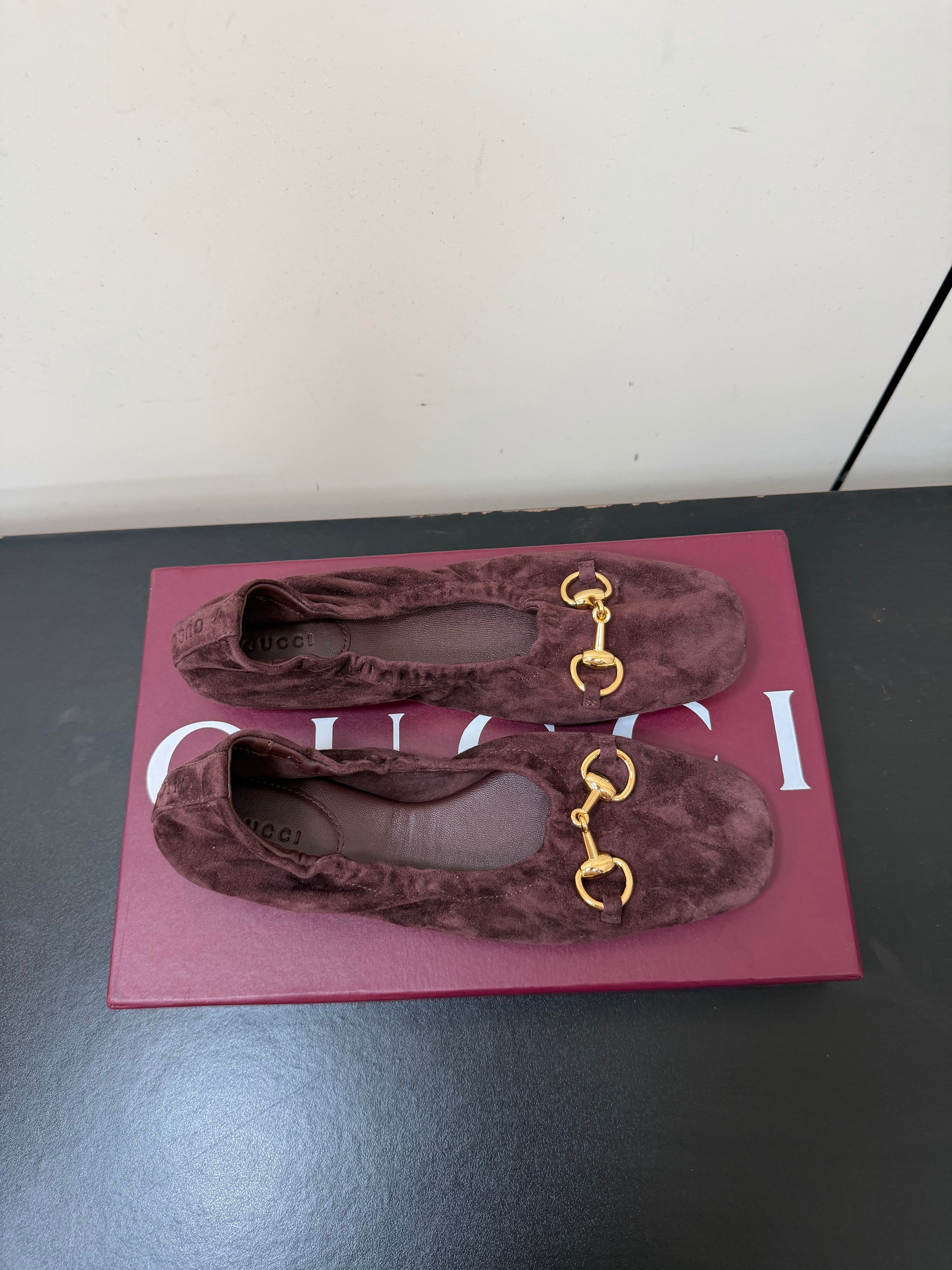 GUCCI 26S BALLET FLATS IN DARK BROWN SUEDE GOLD HARDWARE
