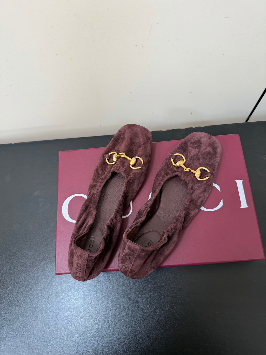 GUCCI 26S BALLET FLATS IN DARK BROWN SUEDE GOLD HARDWARE