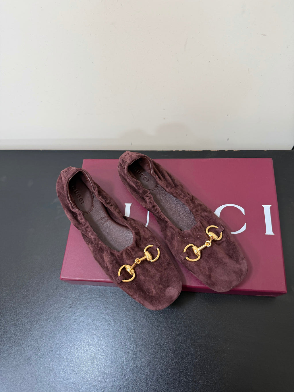 GUCCI 26S BALLET FLATS IN DARK BROWN SUEDE GOLD HARDWARE