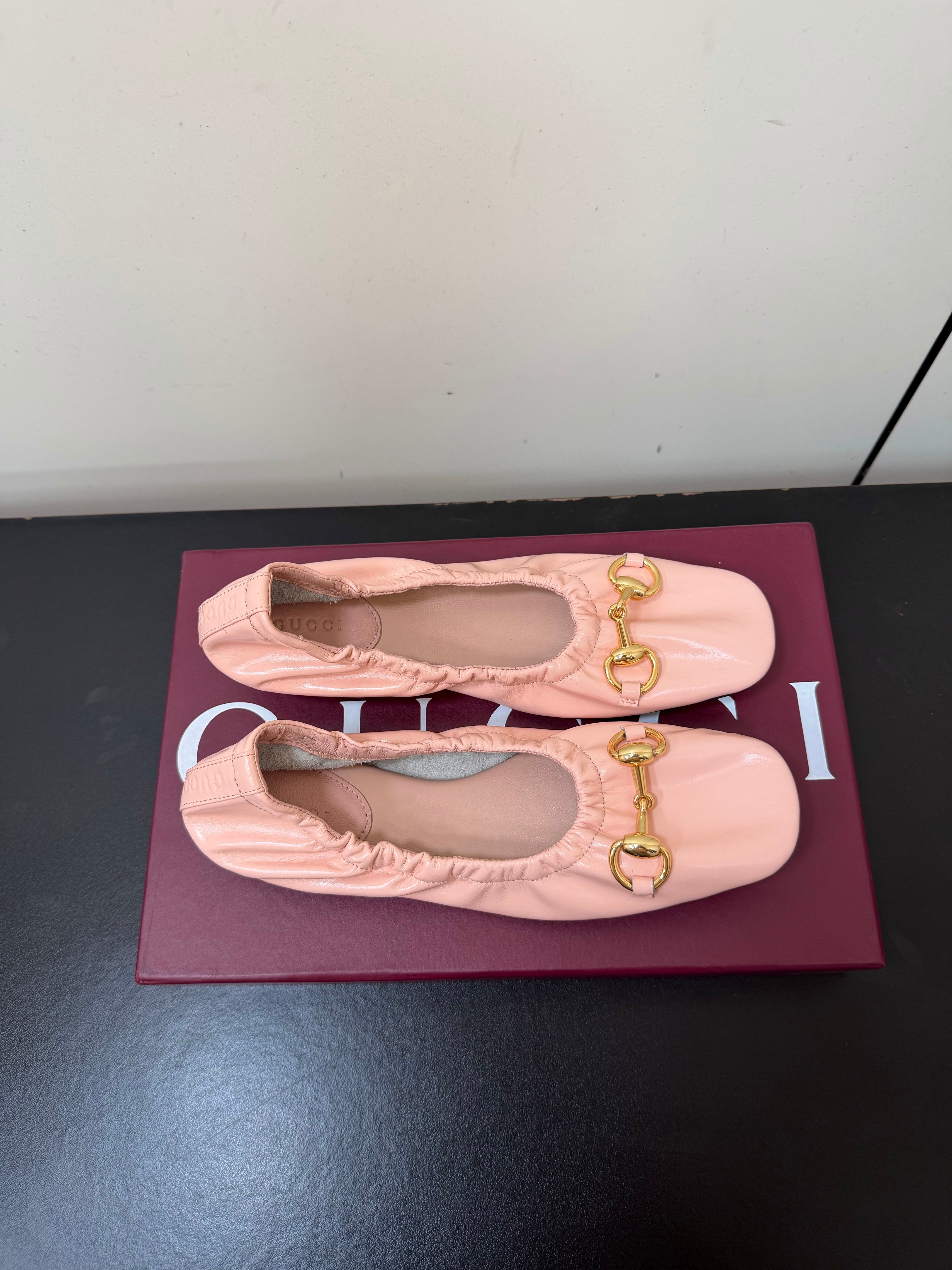 GUCCI 26S BALLET FLATS IN LIGHT PINK SHINY CALFSKIN GOLD HARDWARE