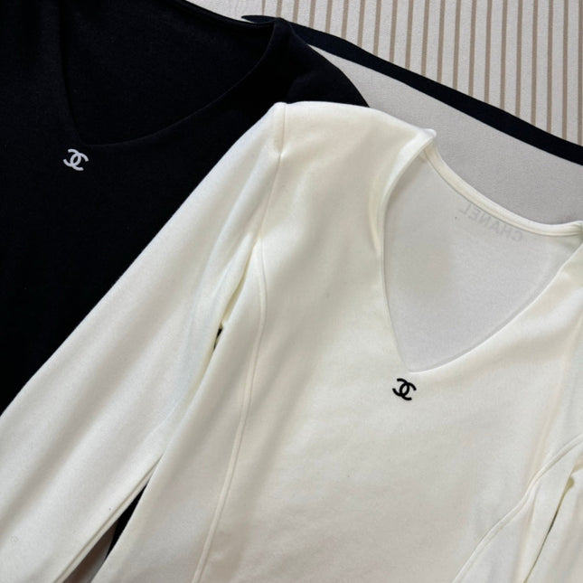 CHANEL 25S V-NECK T-SHIRT 608
