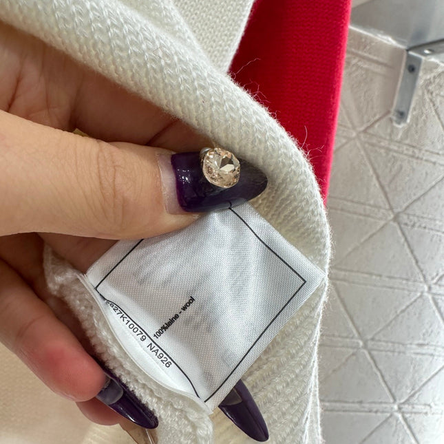 CHANEL 25S LONG-SLEEVE ROUND-NECK SWEATER 507