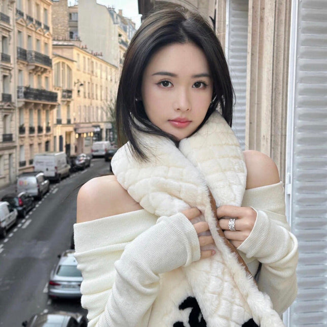 CHANEL 25S SCARF 120 IN FAUX FUR 876357