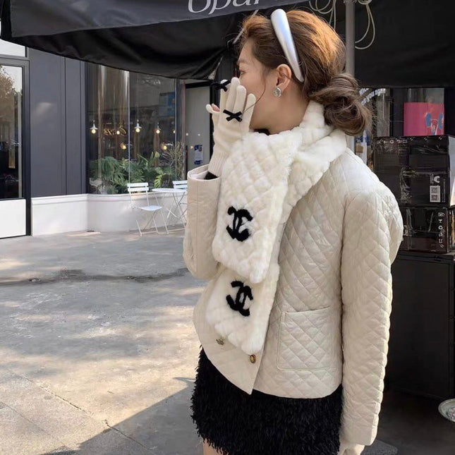 CHANEL 25S SCARF 120 IN FAUX FUR 876357