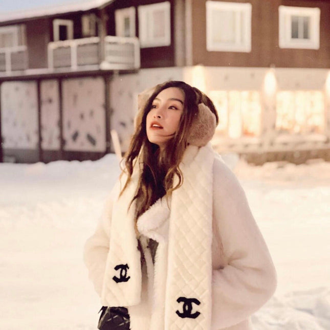 CHANEL 25S SCARF 120 IN FAUX FUR 876357