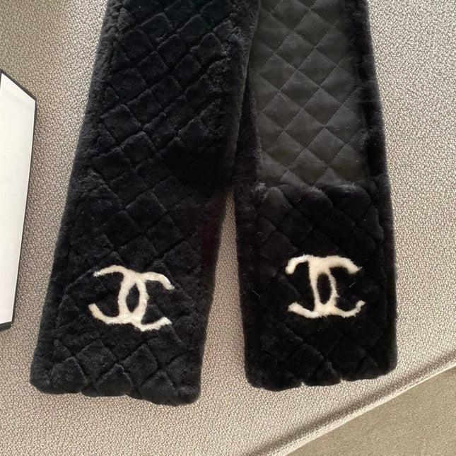 CHANEL 25S SCARF 120 IN FAUX FUR 876358