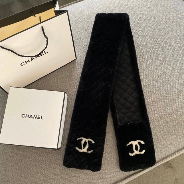 CHANEL 25S SCARF 120 IN FAUX FUR 876358