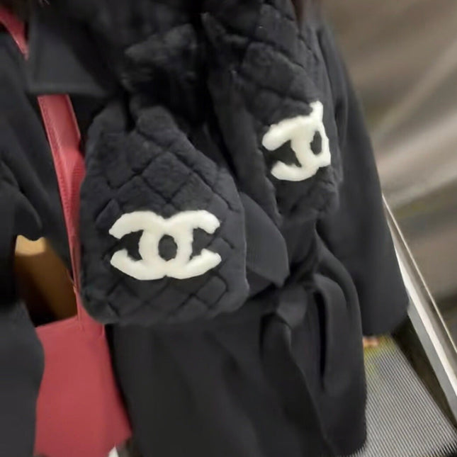 CHANEL 25S SCARF 120 IN FAUX FUR 876358