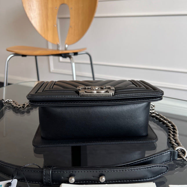 CHANEL 25S BOY BAG 20 IN BLACK LAMBSKIN