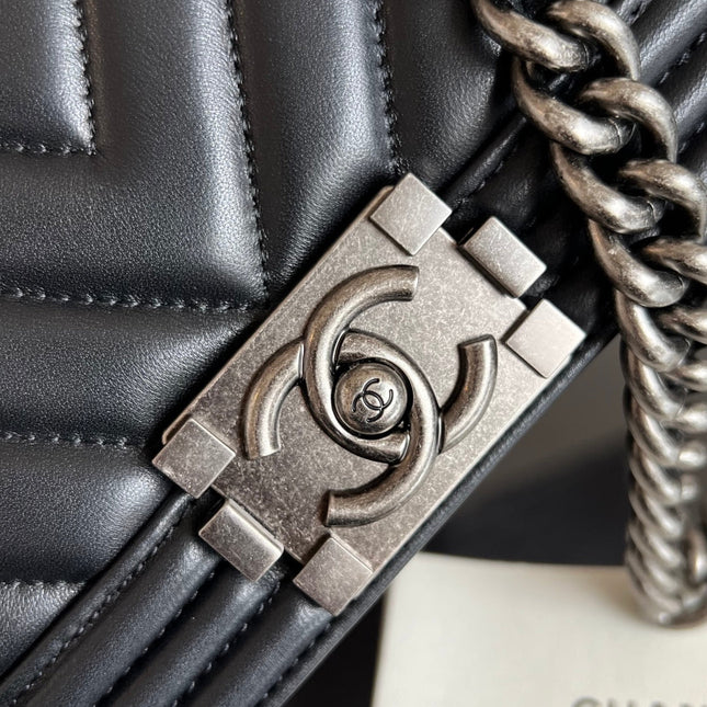 CHANEL 25S BOY BAG 20 IN BLACK LAMBSKIN