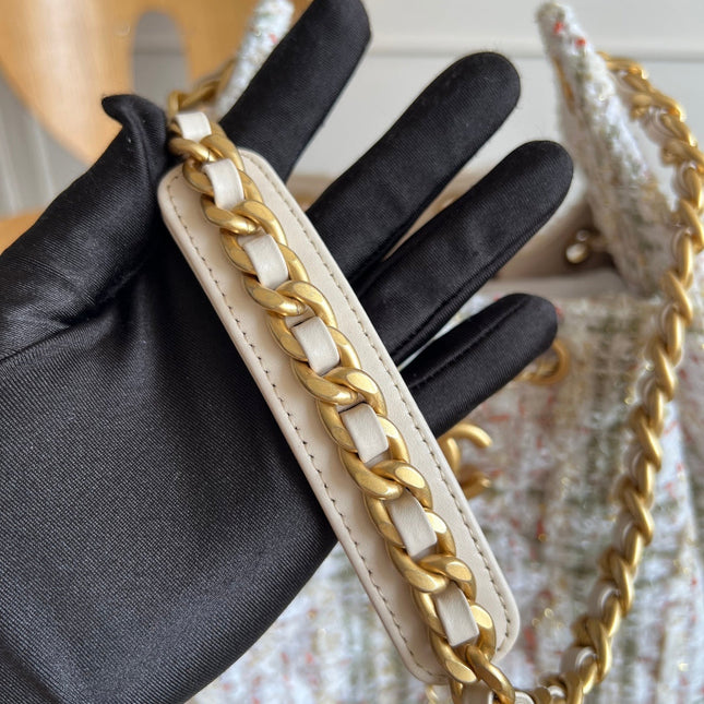 CHANEL 25S HOBO BAG 40 IN MULTICOLOR TWEED WITH GOLD HARDWARE