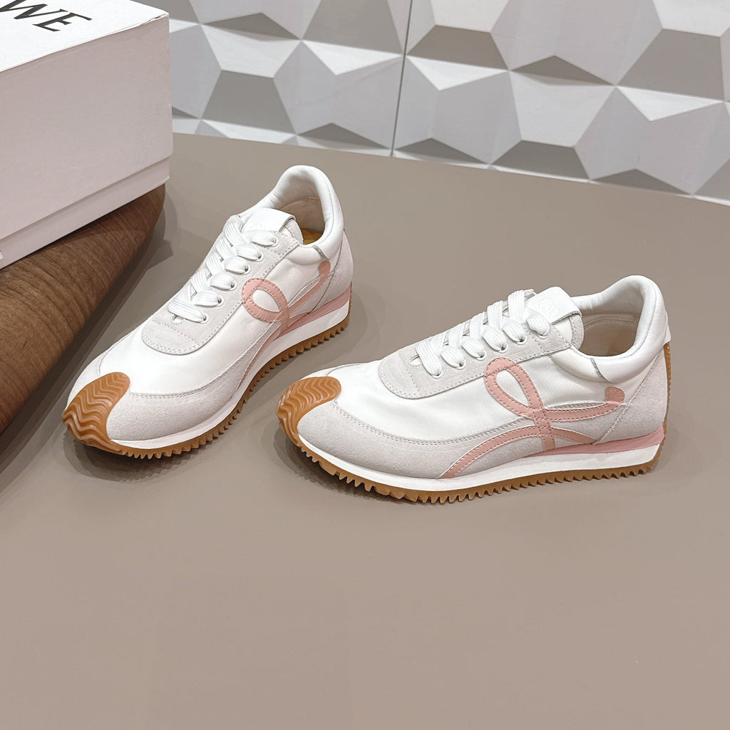 LOEWE 26S FLOW RUNNER SNEAKER IN LIGHT GRAY SUEDE AND WHITE CALFSKIN