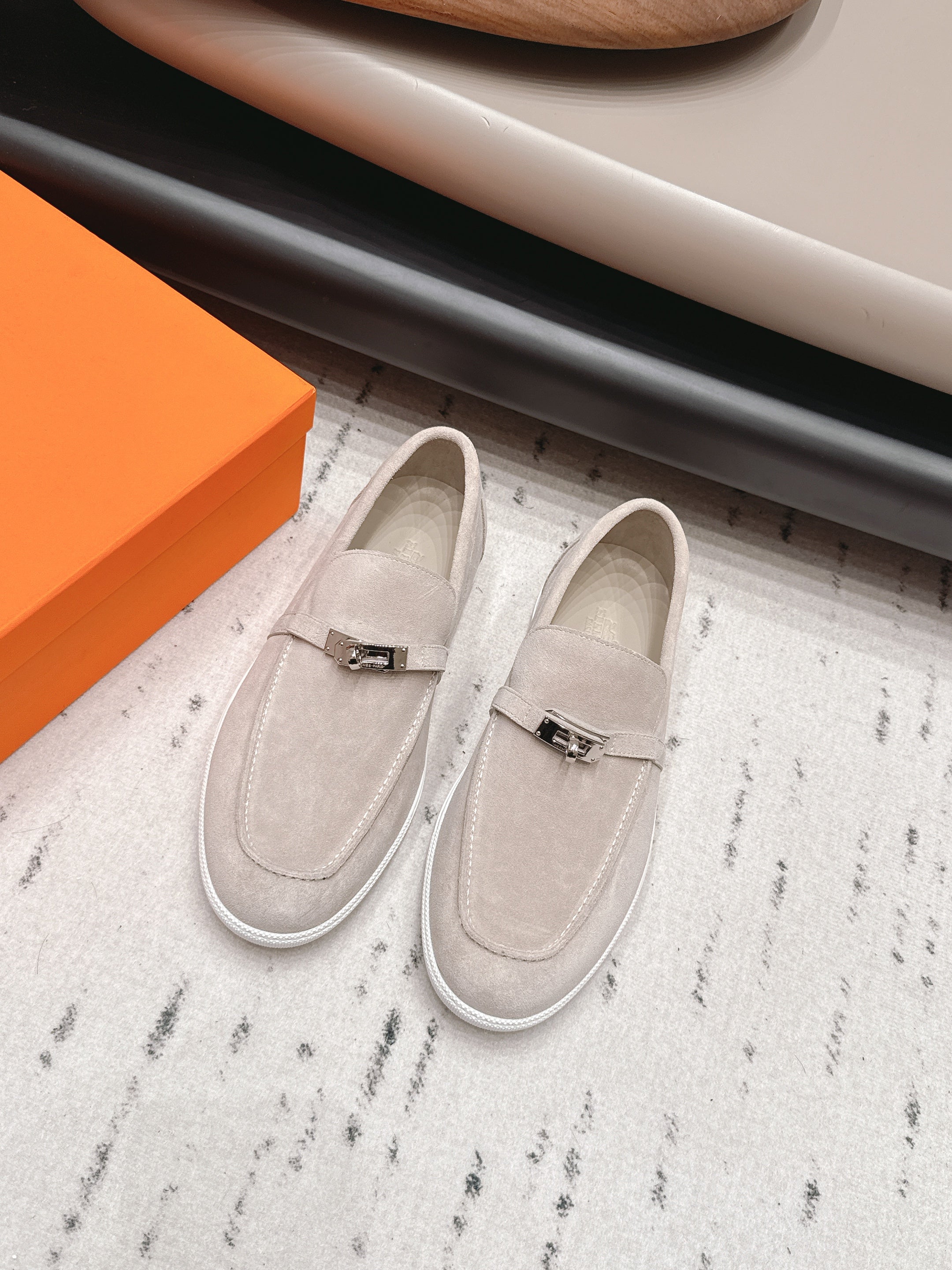 HM 26S KELLY PARIS LOAFERS IN LIGHT GREY SUEDE SILVER HARDWARE