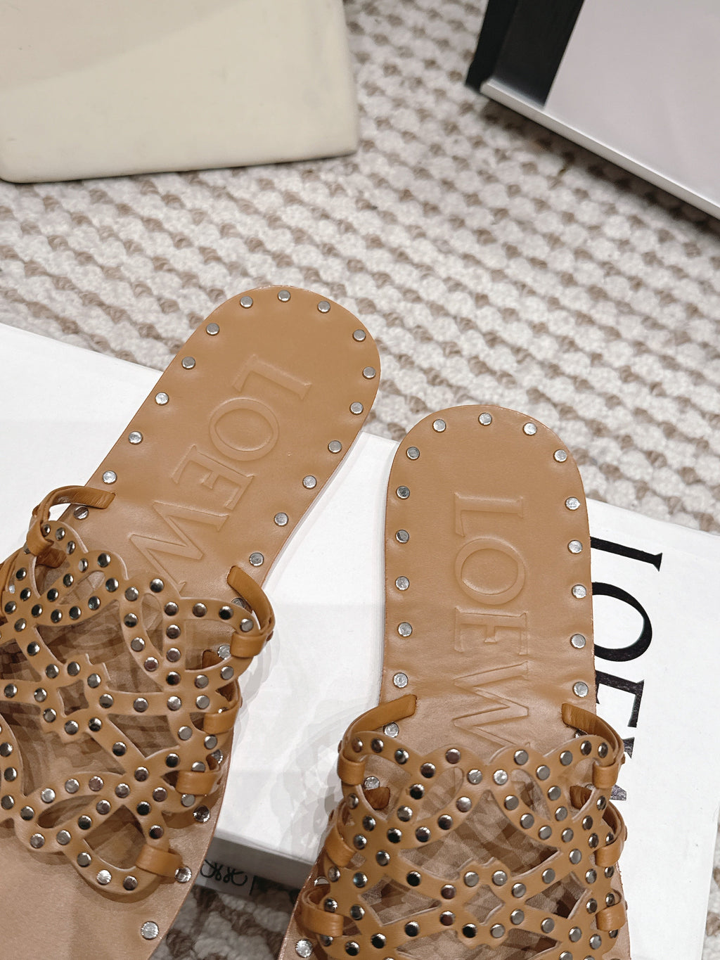 LOEWE 26S PETAL ANAGRAM SLIDE IN TAN BROWN CALFSKIN WITH STUDS