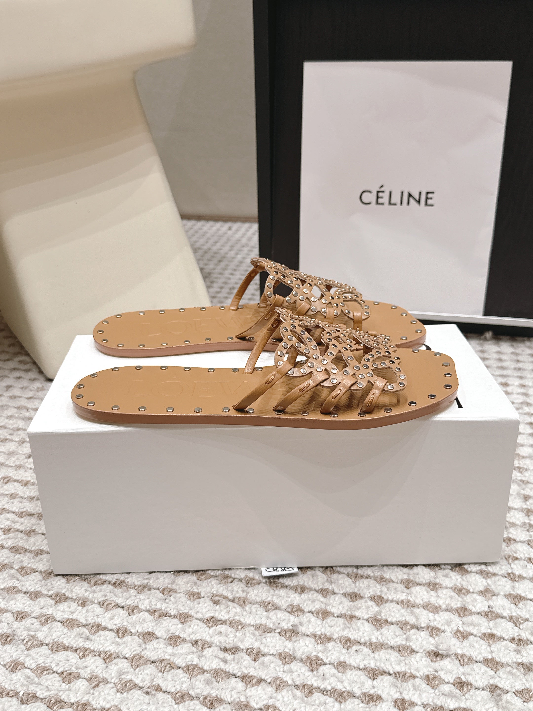 LOEWE 26S PETAL ANAGRAM SLIDE IN TAN BROWN CALFSKIN WITH STUDS
