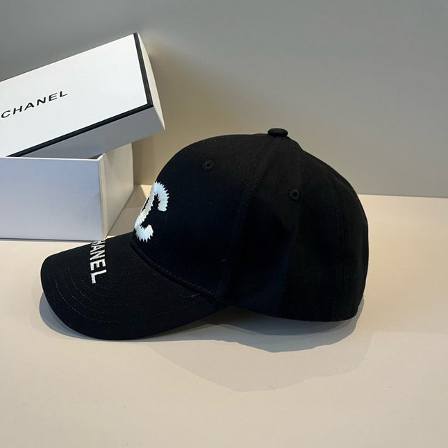 CHANEL 26S BASEBALL CAP EMBROIDERED CC LOGO 337970