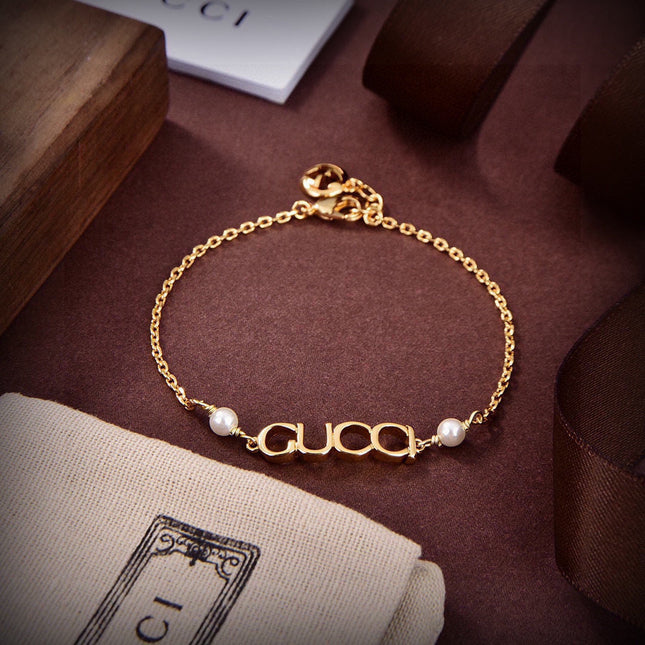 GUCCI 26S LETTER LOGO PEARL CHAIN BRACELET IN GOLD TONE METAL