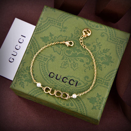 GUCCI 26S LETTER LOGO PEARL CHAIN BRACELET IN GOLD TONE METAL