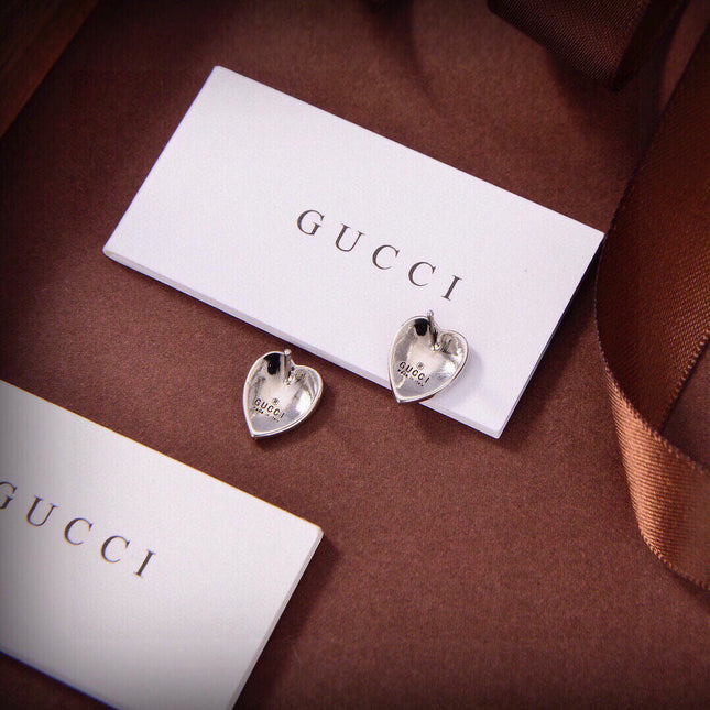 GUCCI 26S GG HEART ENAMEL STUD EARRINGS IN SILVER TONE METAL 624258