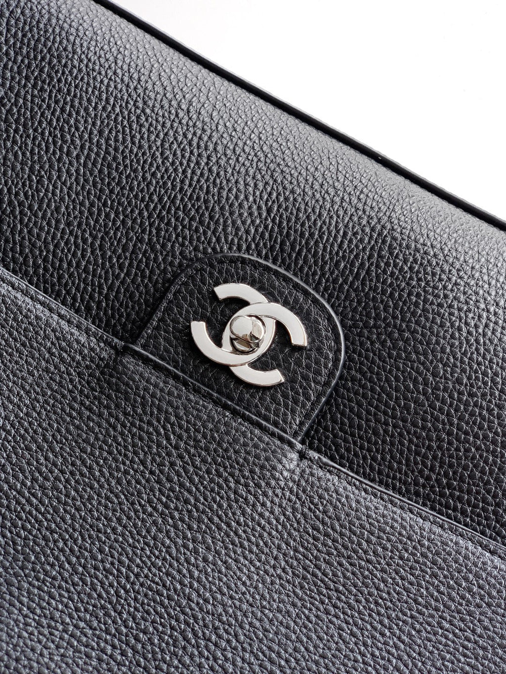 CHANEL 26S SOUPLISSIMO MAXI FLAP MEDIUM 32 IN BLACK GRAINED CALFSKIN SILVER HARDWARE