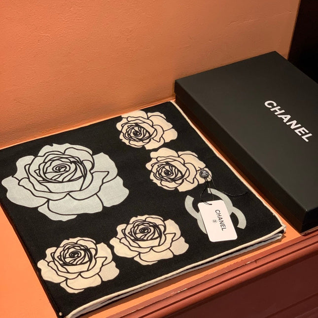 CHANEL 25S SCARF 140 CM IN CASHMERE AND SILK 943336