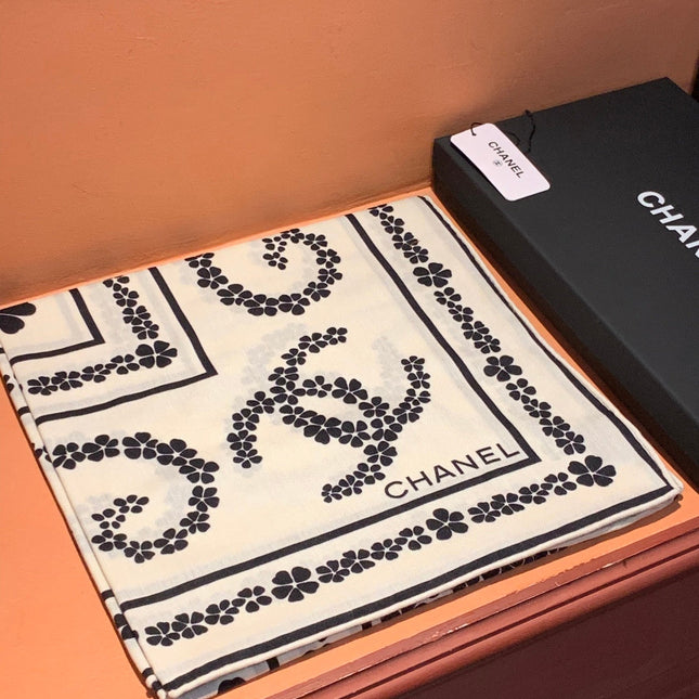 CHANEL 25S SCARF 135 CM IN CASHMERE SILK 943685