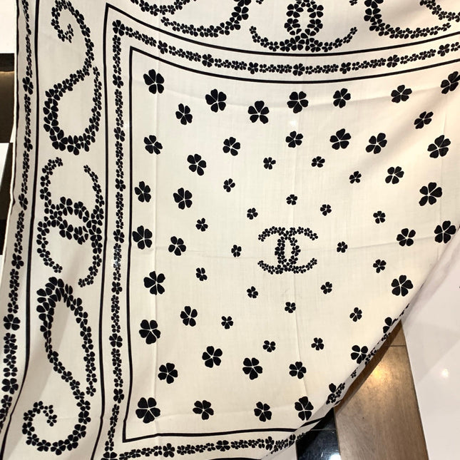 CHANEL 25S SCARF 135 CM IN CASHMERE SILK 943685