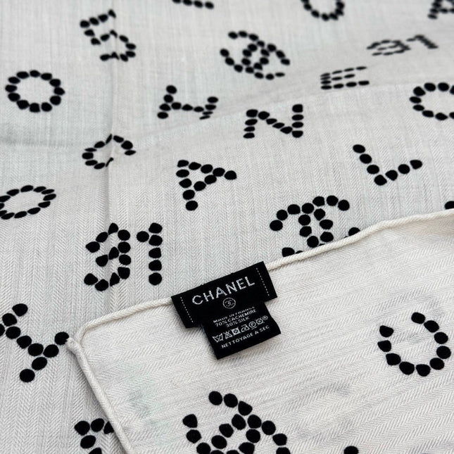 CHANEL 25S SCARF 135 CM IN CASHMERE SILK 943695