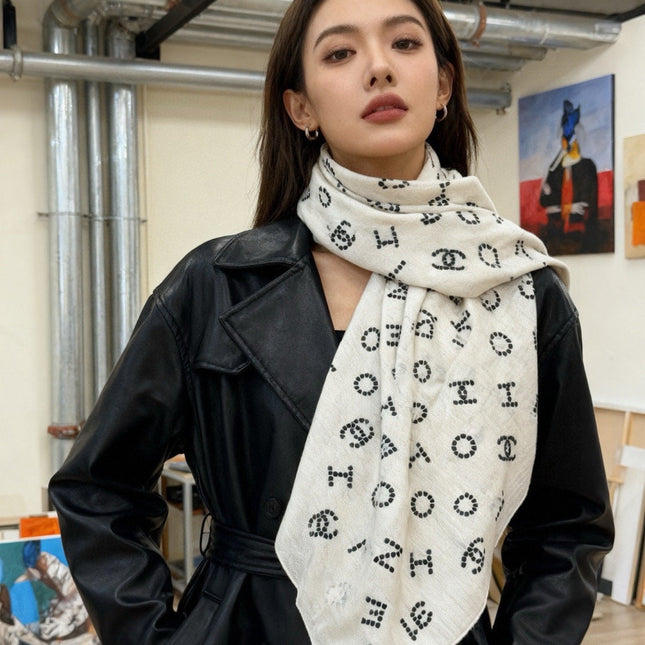 CHANEL 25S SCARF 135 CM IN CASHMERE SILK 943695