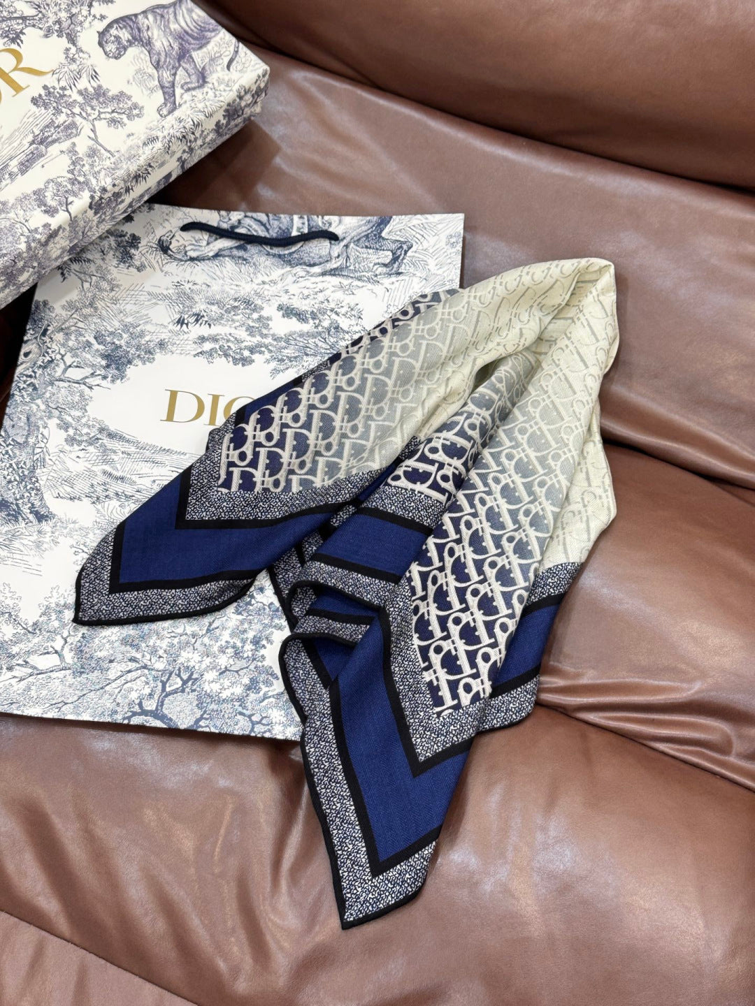 DIOR 26S SCARF 70CM IN CASHMERE 132100