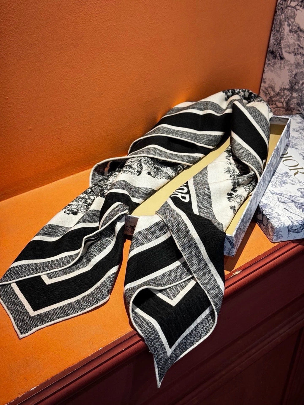 DIOR 26S SCARF 110CM IN WOOL & CASHMERE 300235