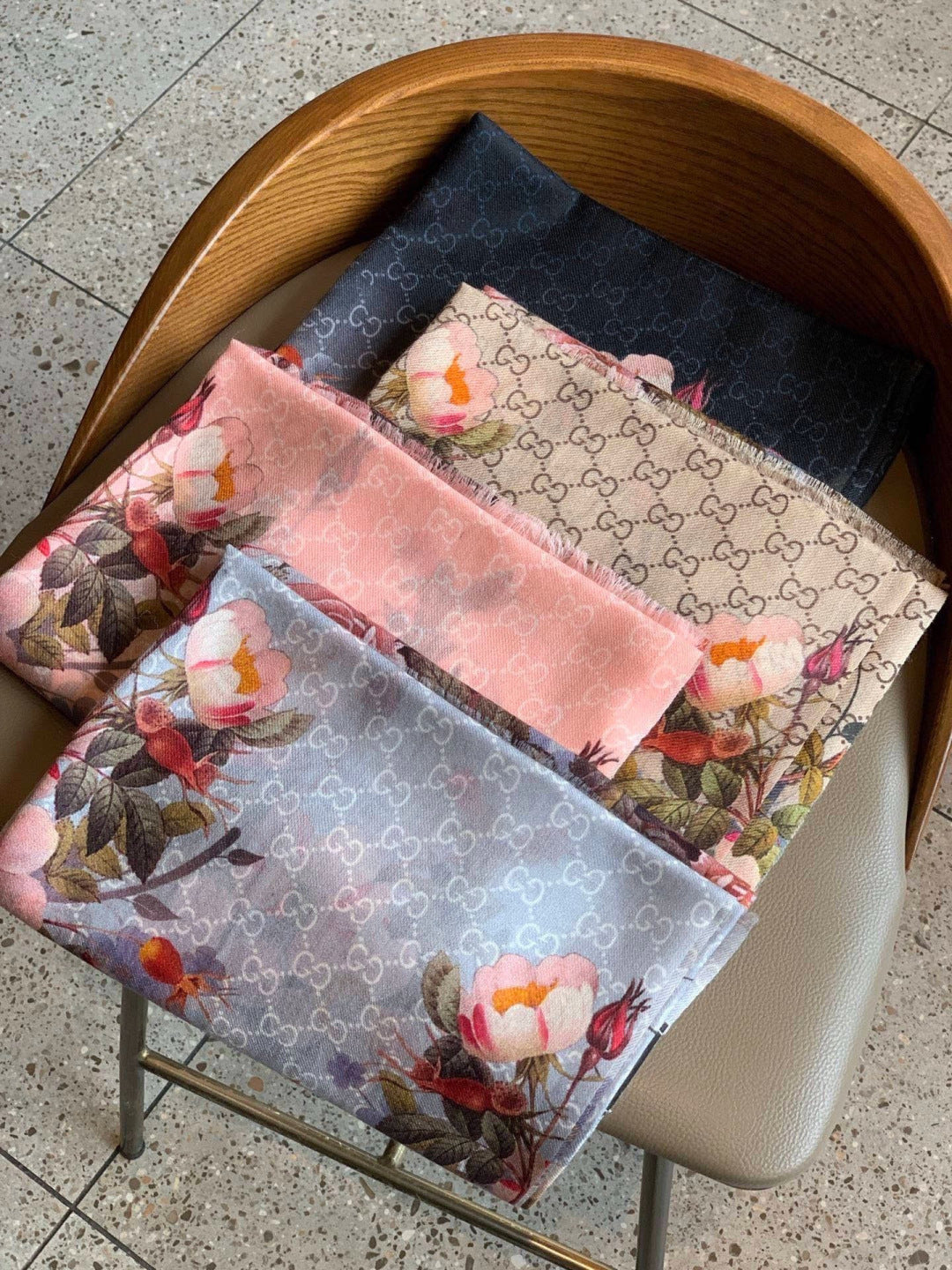 GUCCI 26S SCARF 200 IN CASHMERE AND SILK 306108