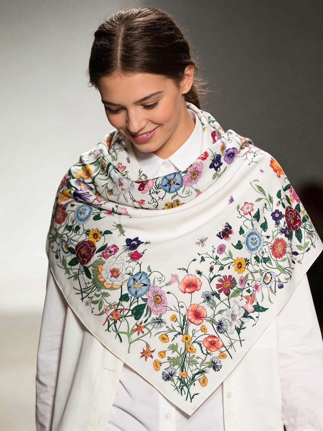 GUCCI 26S SCARF 140 IN CASHMERE AND SILK 311983
