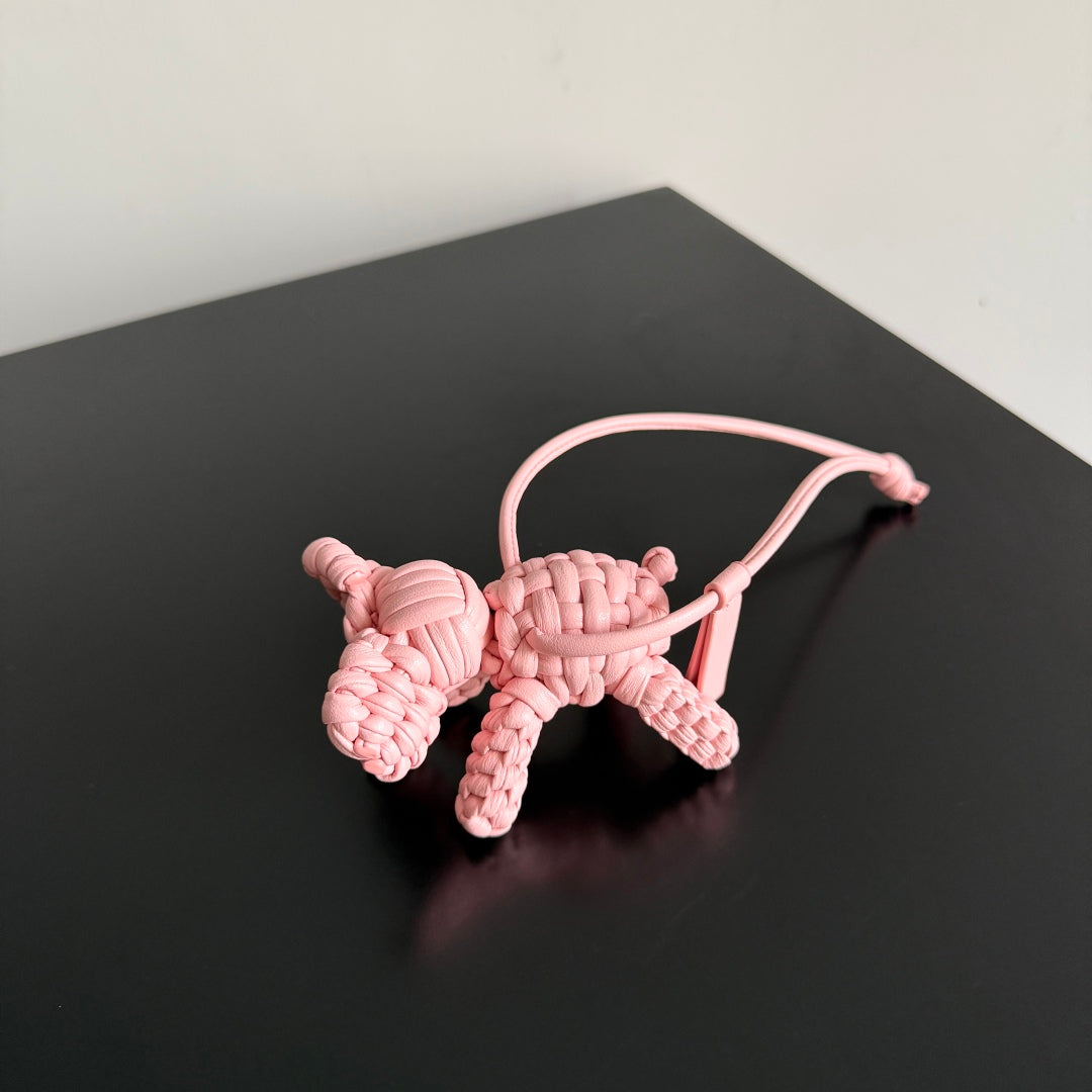 BOTTEGA VENETA 25S DAMEN ELEPHANT CHARM IN BABY PINK CALFSKIN