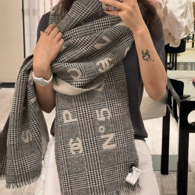 CHANEL 25S SCARF 194 CM IN CASHMERE 942900