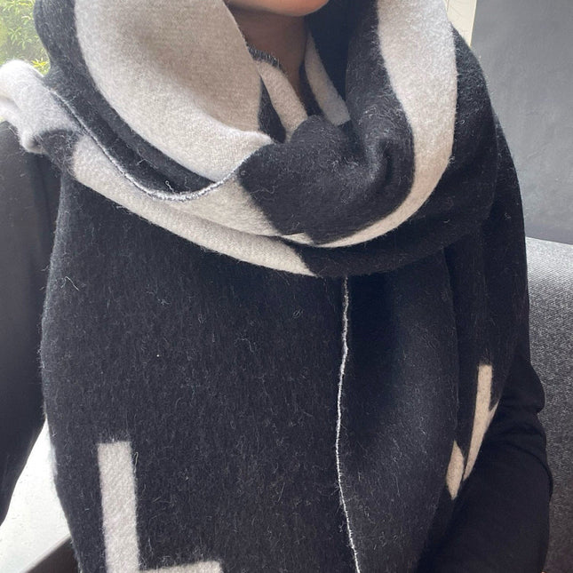 CHANEL 25S SCARF 200 IN CASHMERE 989862
