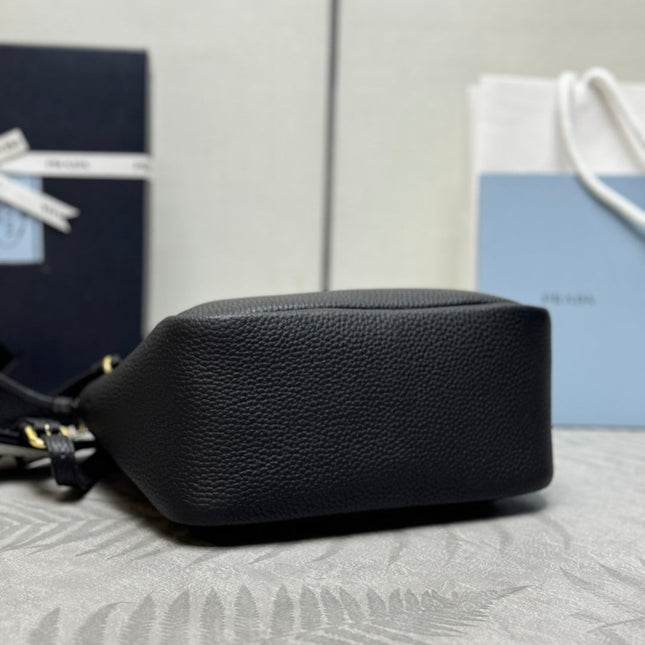 PRADA 25S SMALL BAG 23 IN BLACK CALFSKIN GOLD HARDWARE